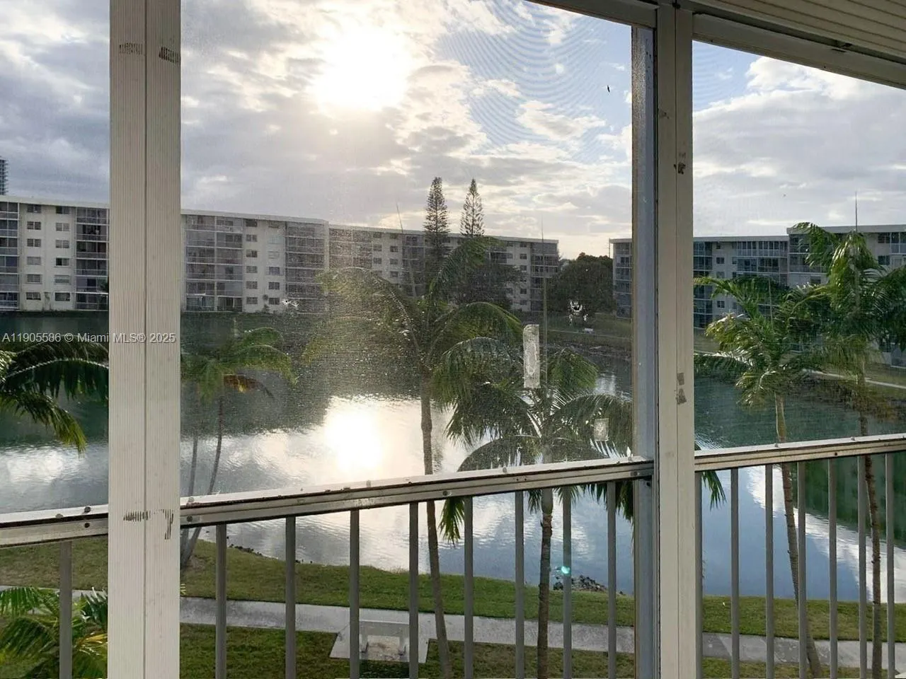 2855 Leonard Dr, #H404