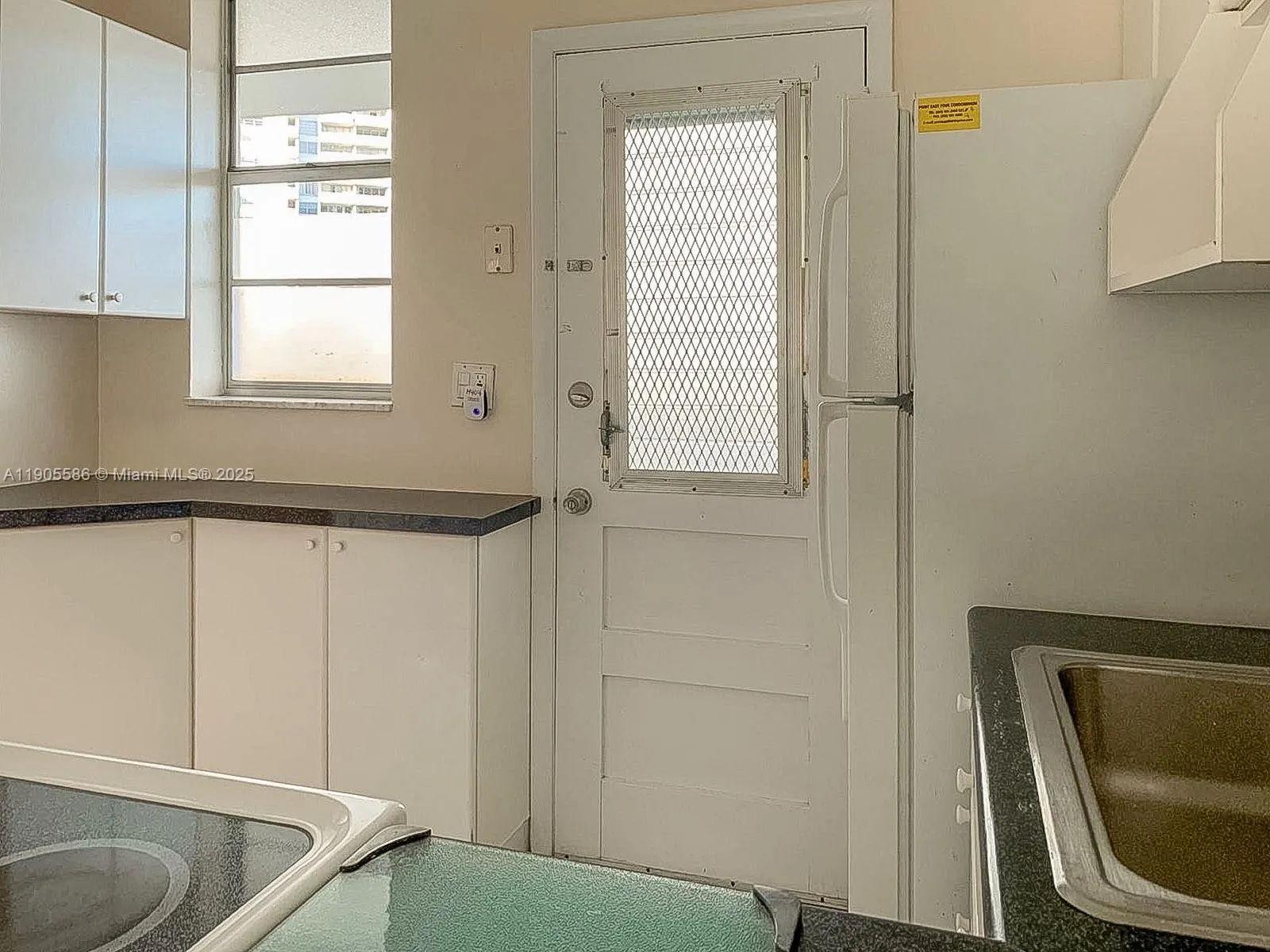 2855 Leonard Dr, #H404