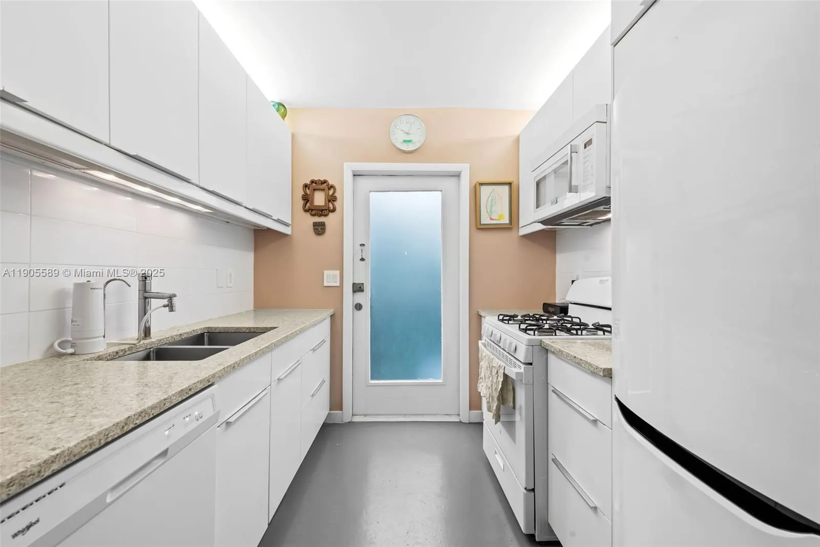 823 Jefferson Ave, #6