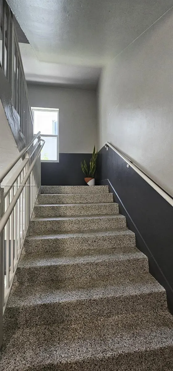 1542 Drexel Ave, #208