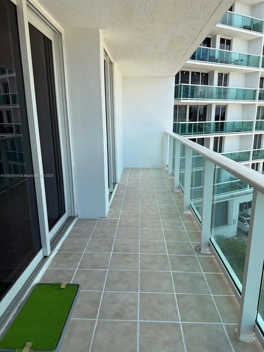 100 Bayview Dr, #412