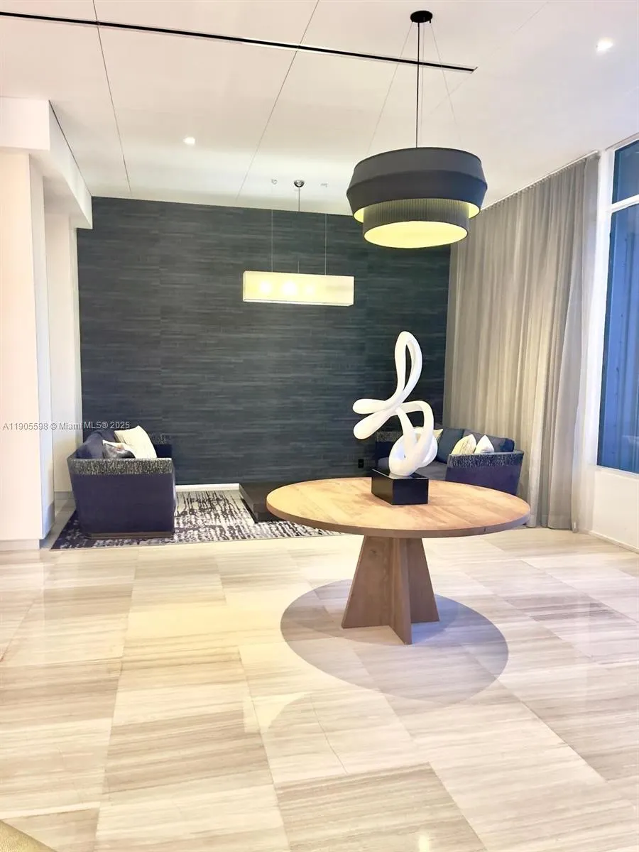 100 Bayview Dr, #412