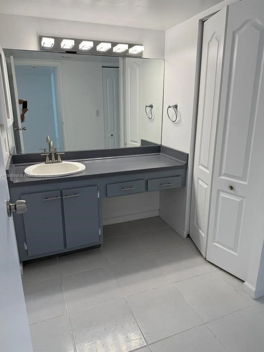 100 Bayview Dr, #412