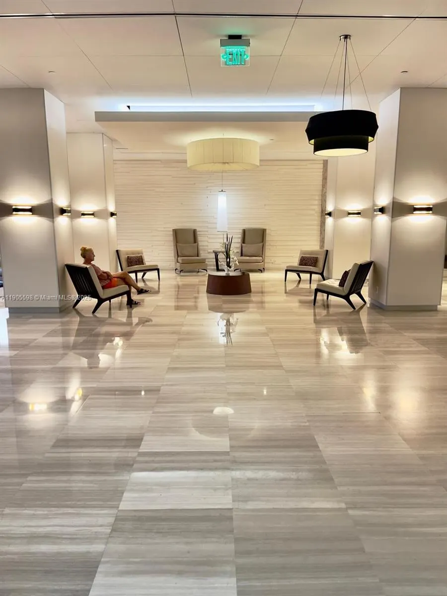 100 Bayview Dr, #412