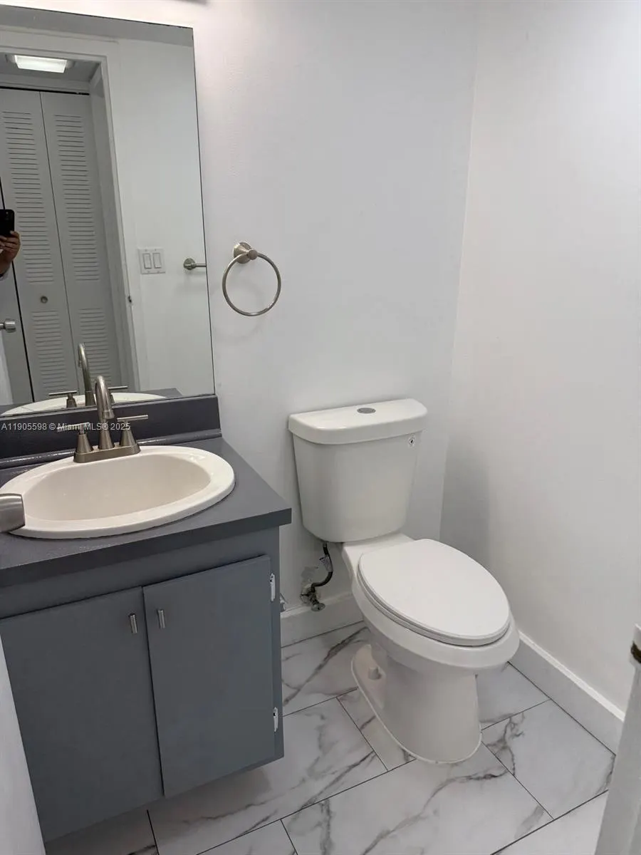 100 Bayview Dr, #412