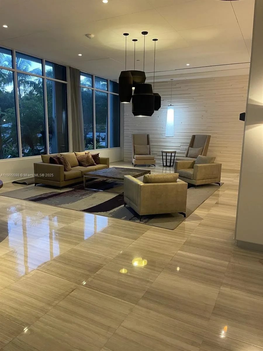 100 Bayview Dr, #412