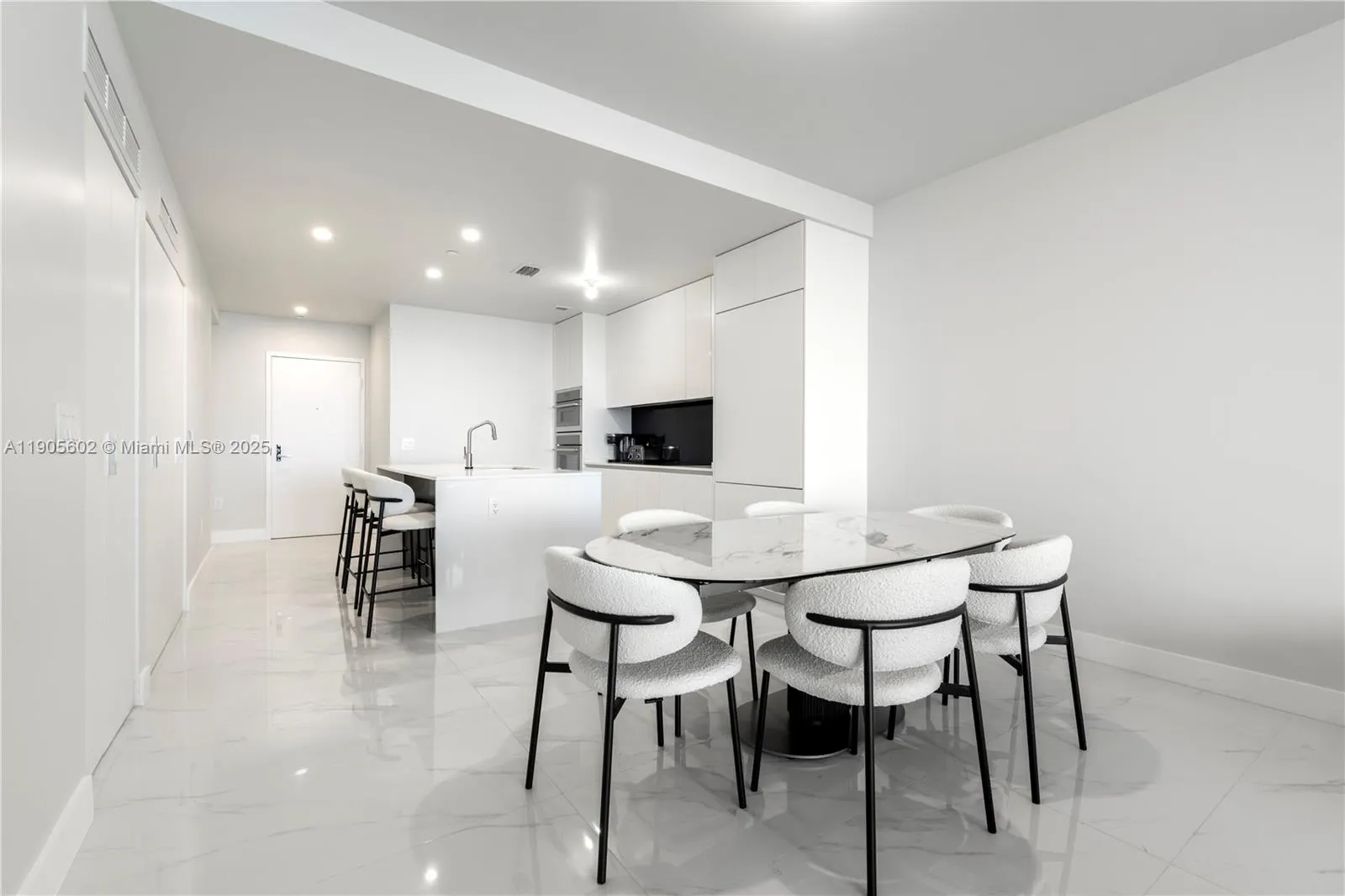 700 NE 24th St, #4002