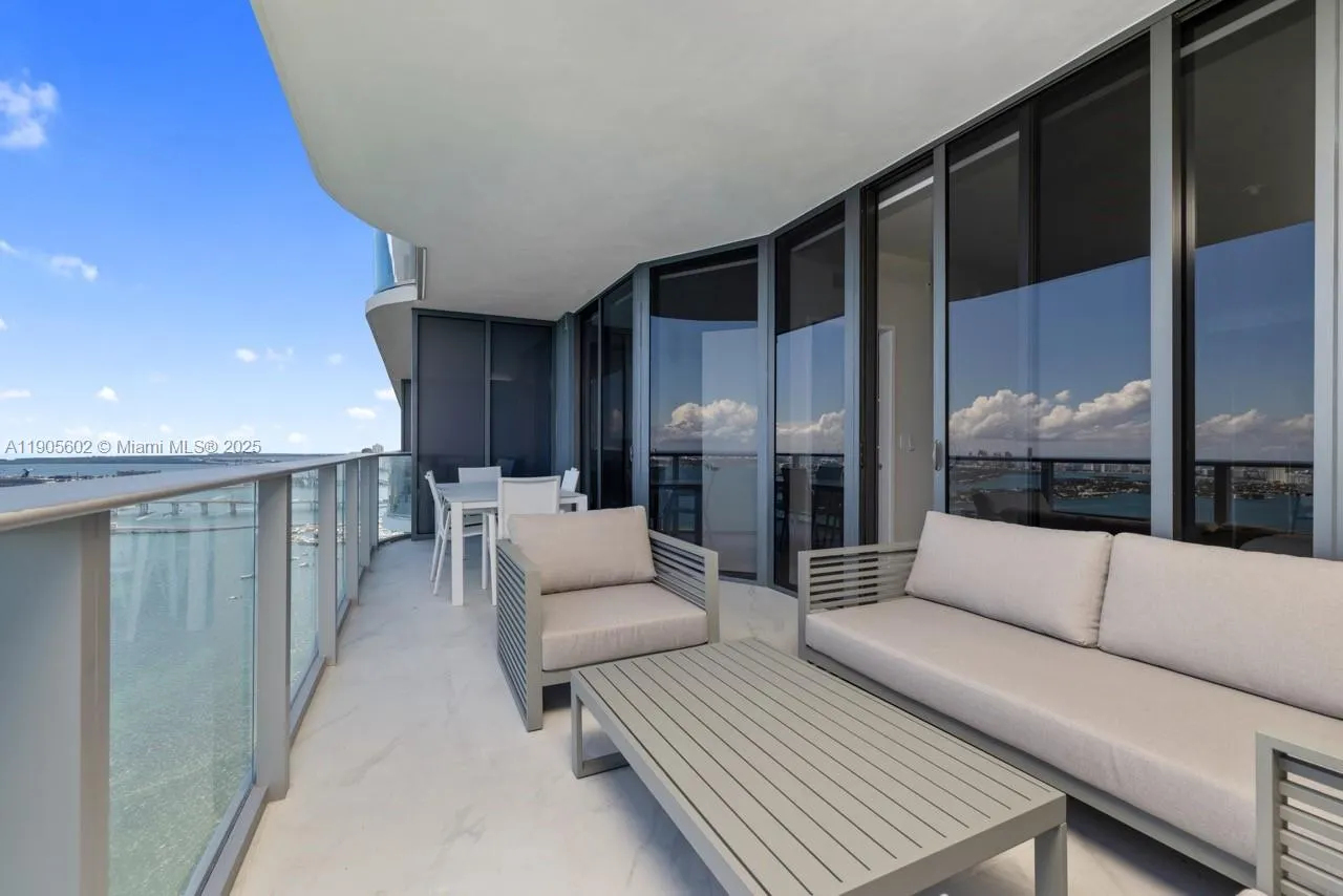 700 NE 24th St, #4002