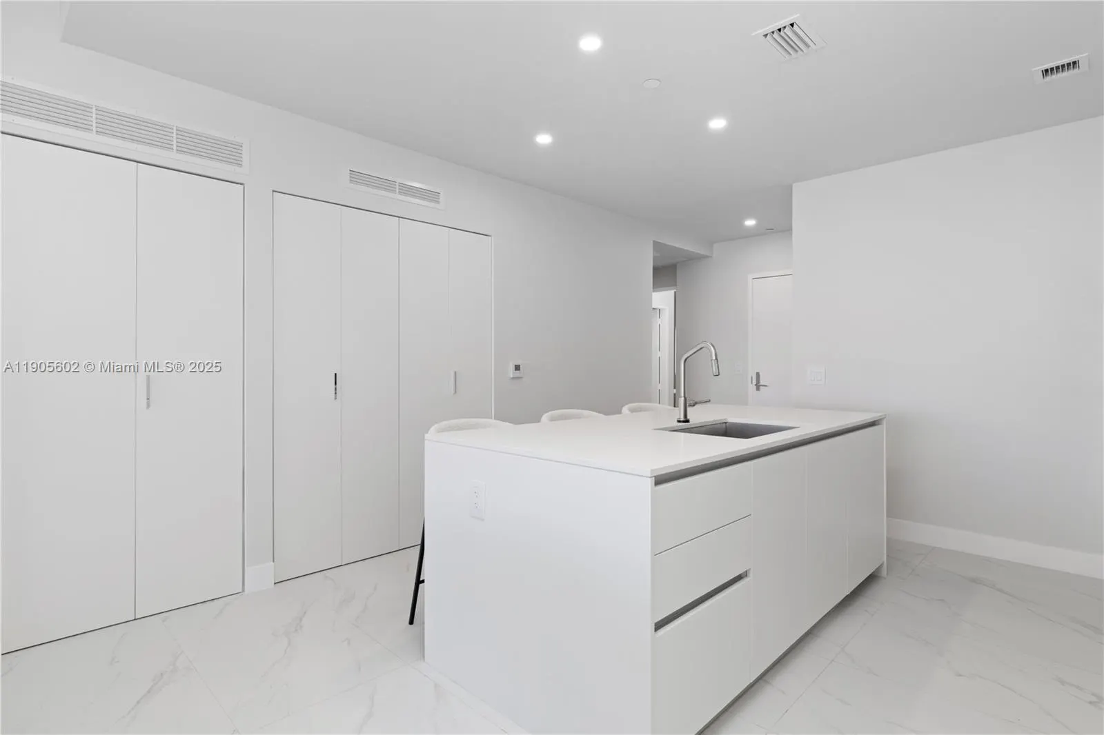 700 NE 24th St, #4002