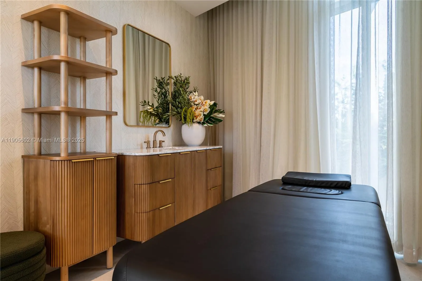 700 NE 24th St, #4002