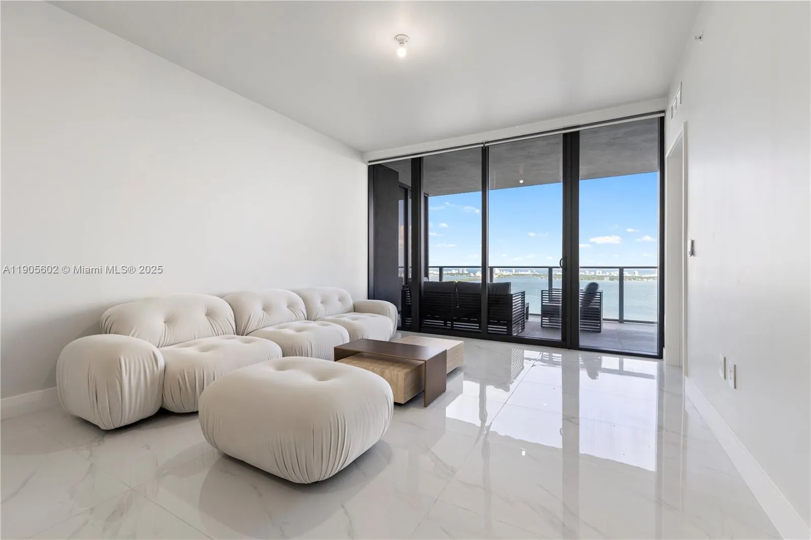 700 NE 24th St, #4002