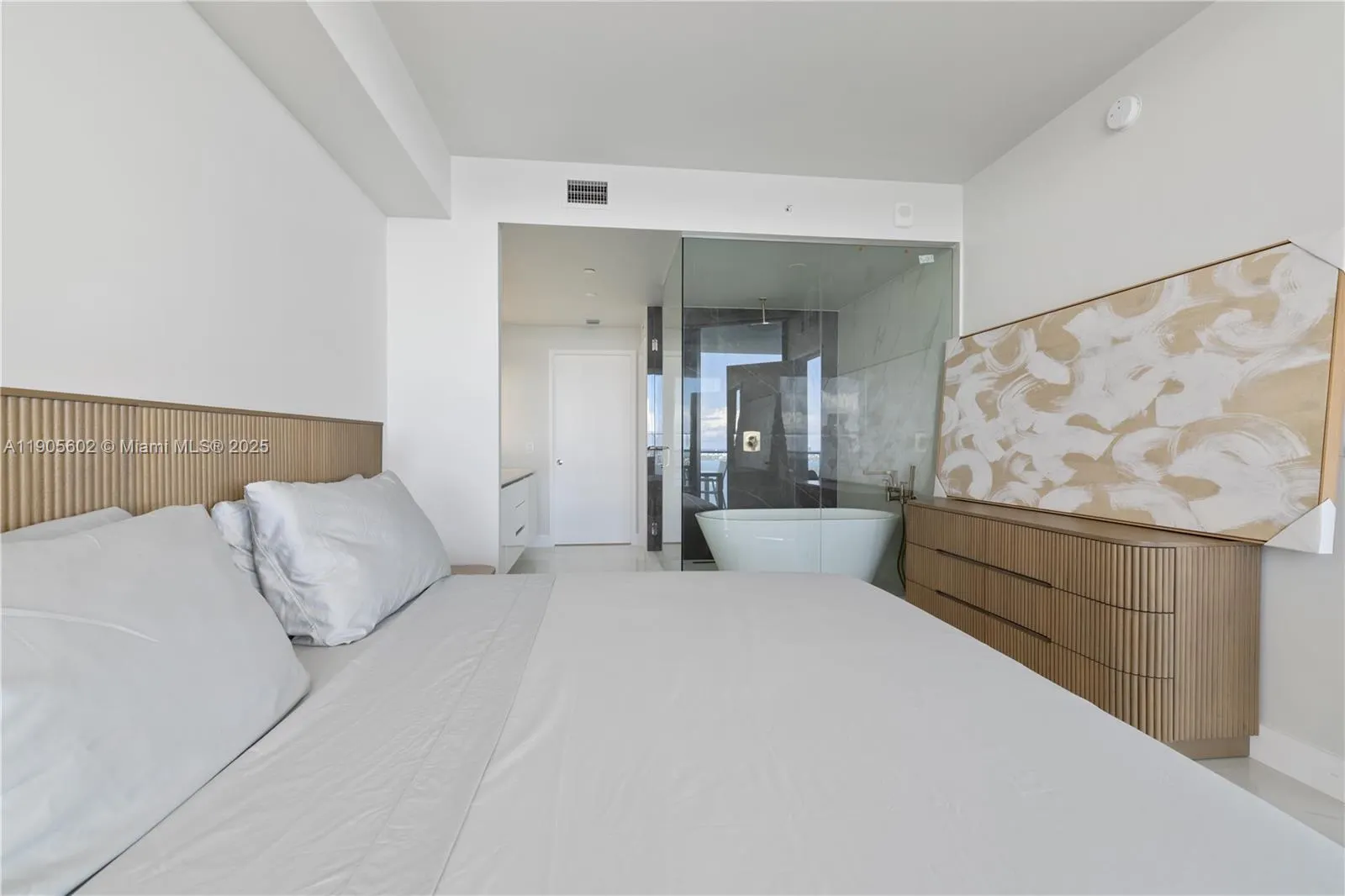 700 NE 24th St, #4002