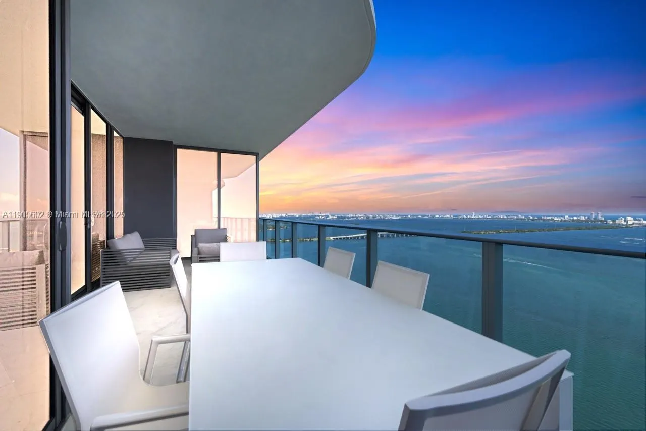 700 NE 24th St, #4002