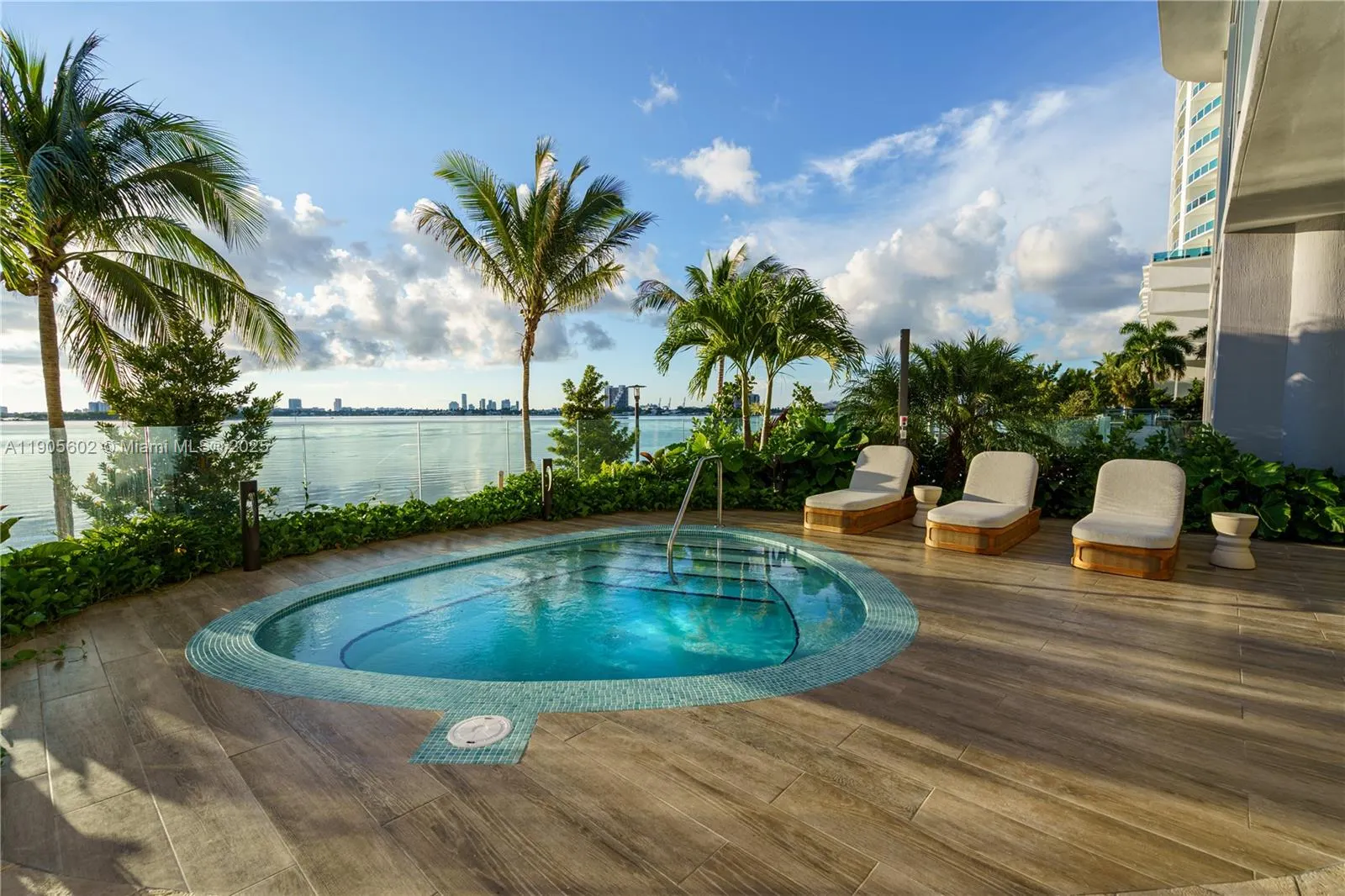 700 NE 24th St, #4002