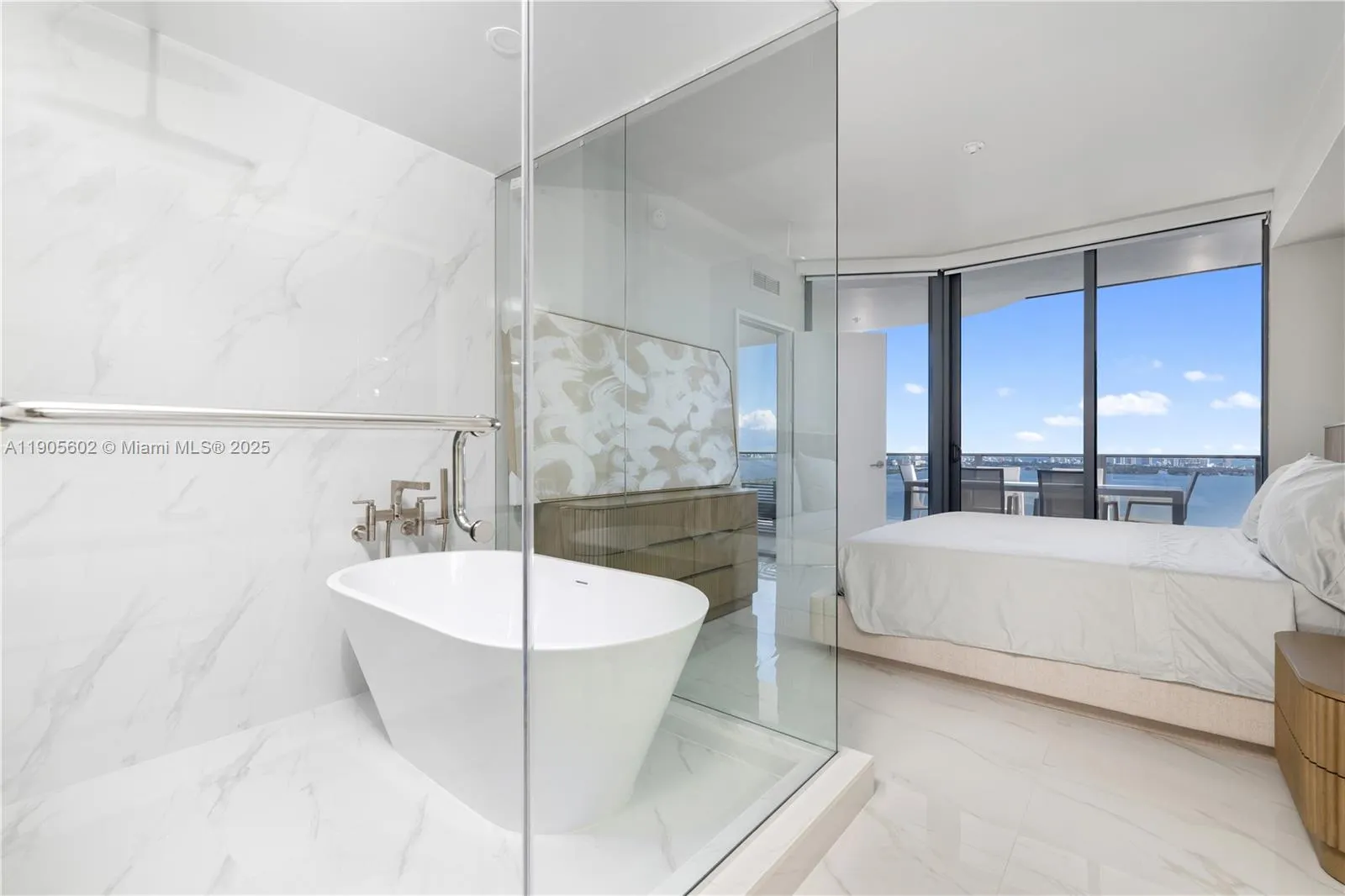 700 NE 24th St, #4002