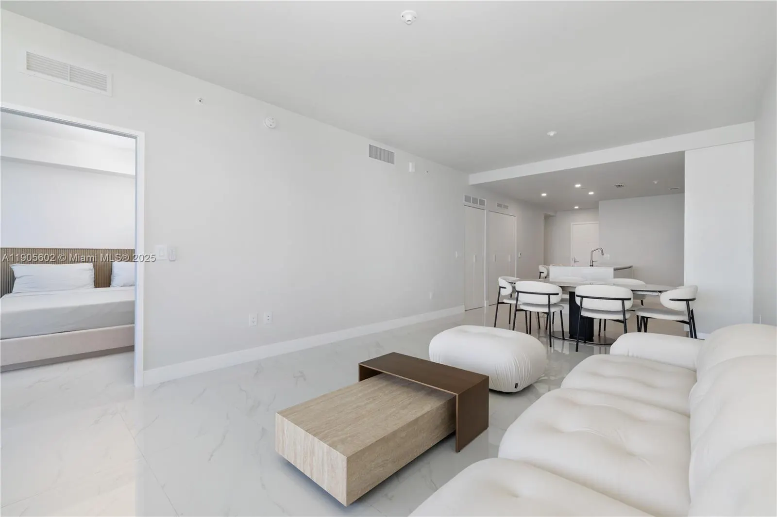 700 NE 24th St, #4002