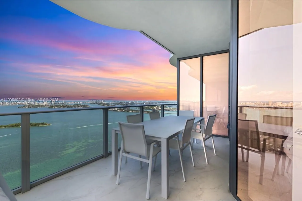 700 NE 24th St, #4002