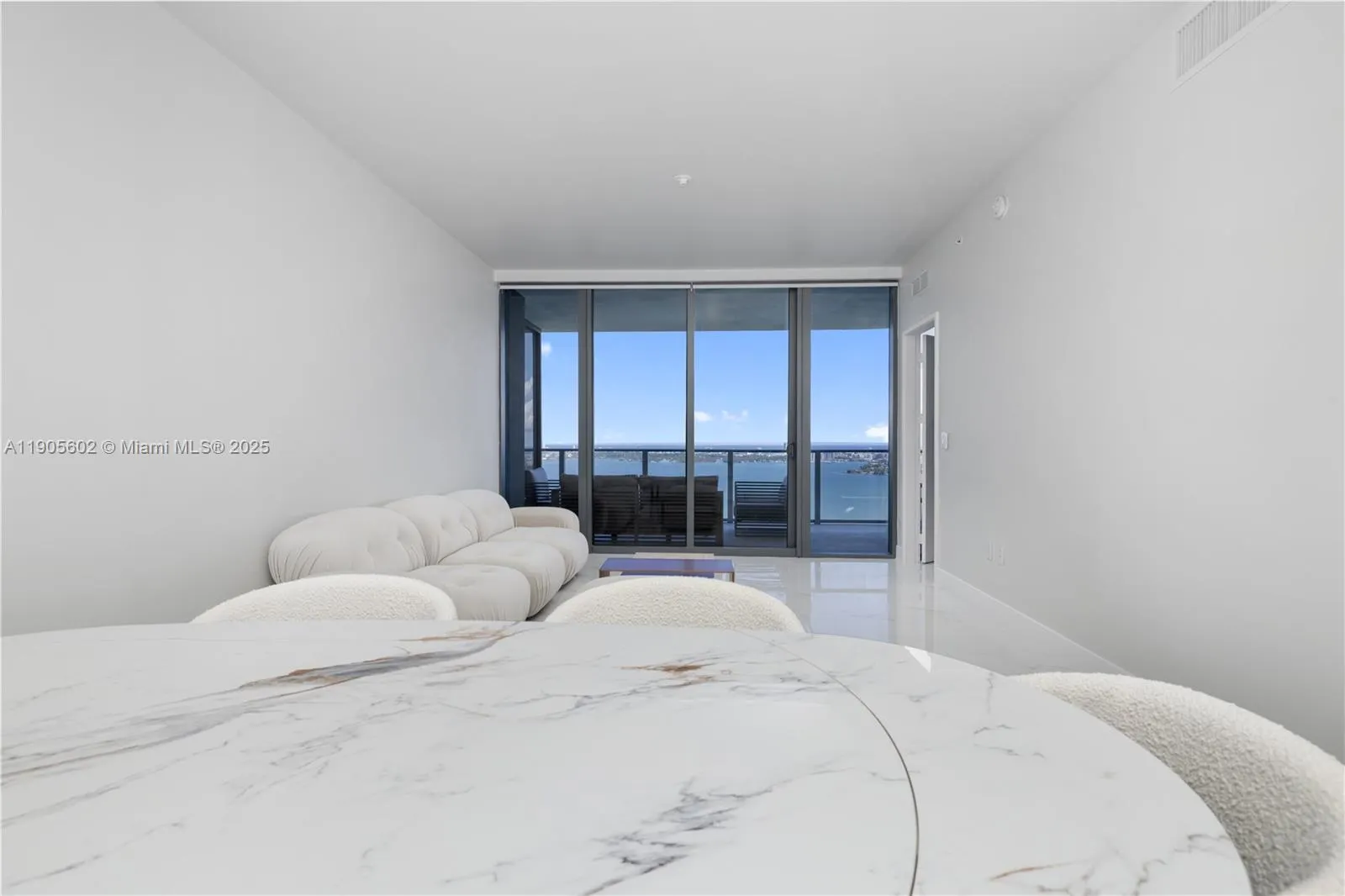 700 NE 24th St, #4002