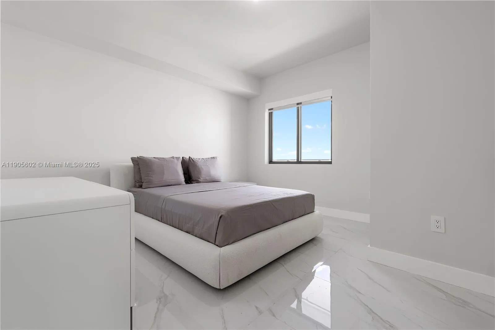 700 NE 24th St, #4002