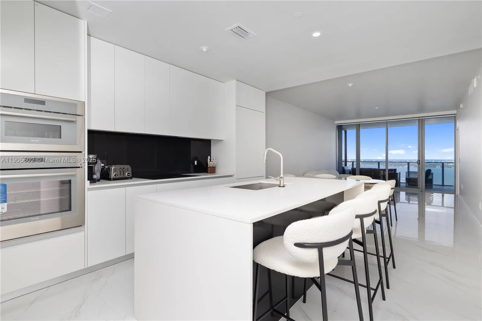 700 NE 24th St, #4002