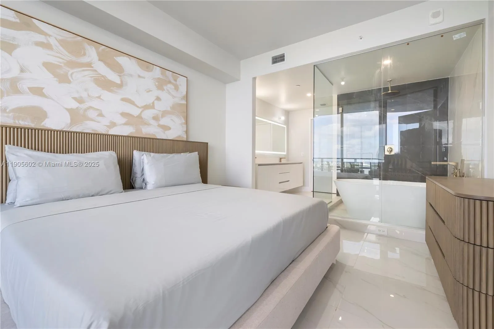 700 NE 24th St, #4002