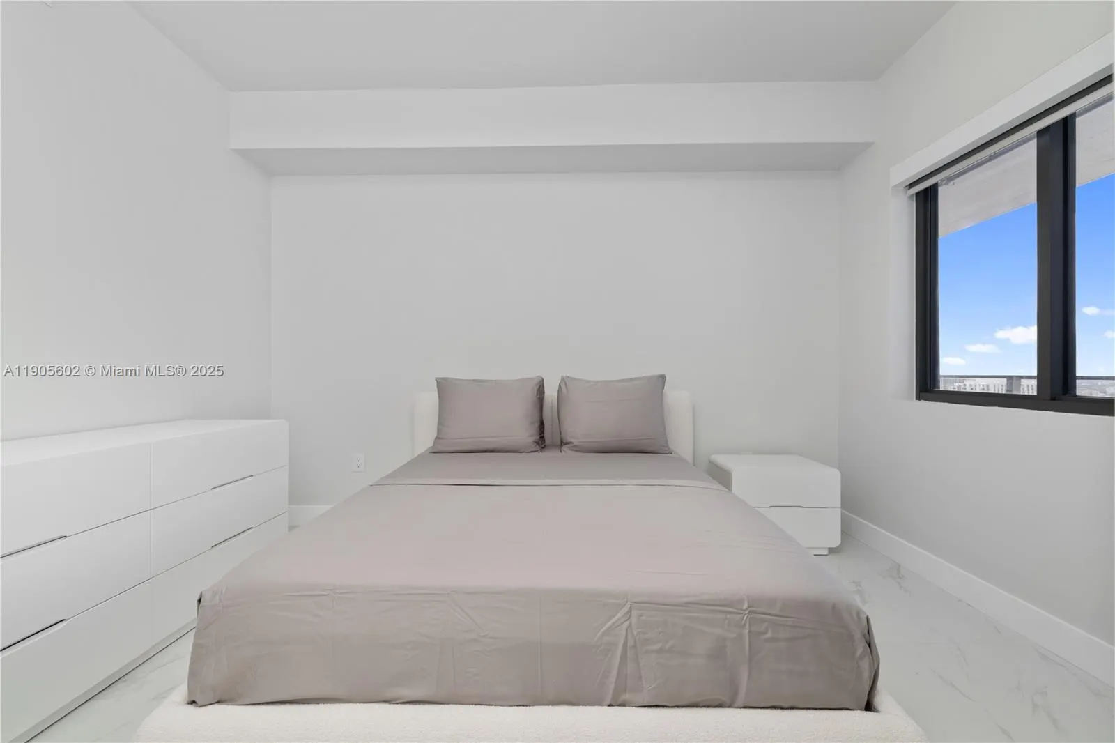 700 NE 24th St, #4002