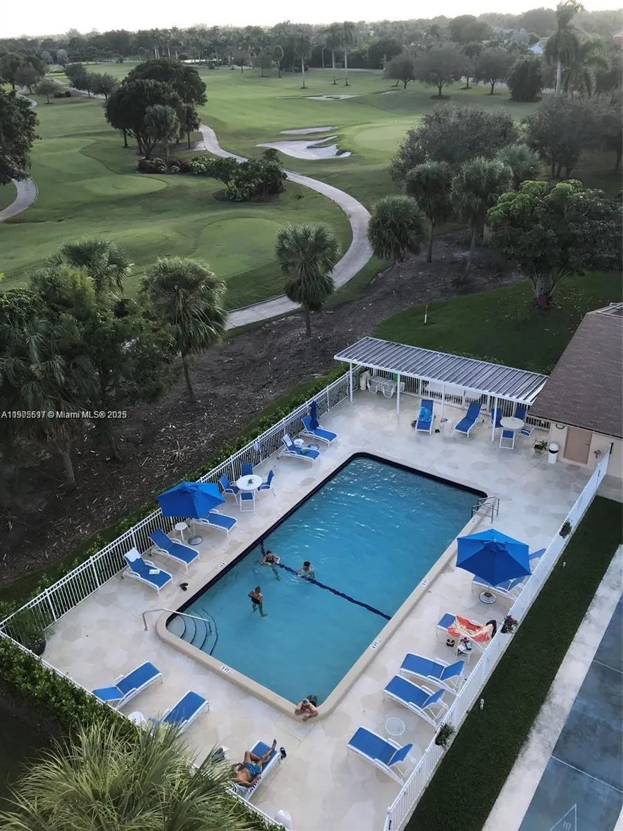 250 Jacaranda Dr, #402