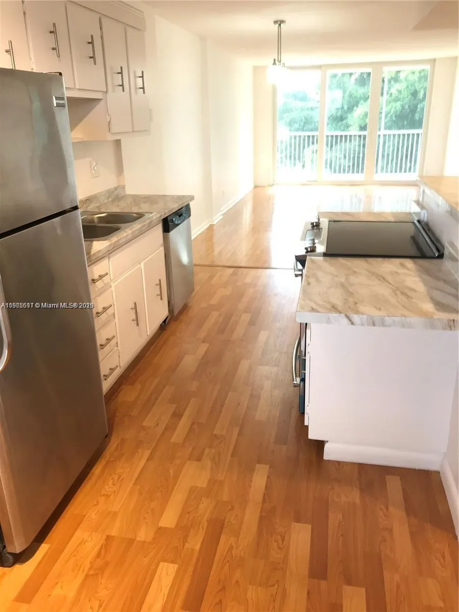 250 Jacaranda Dr, #402