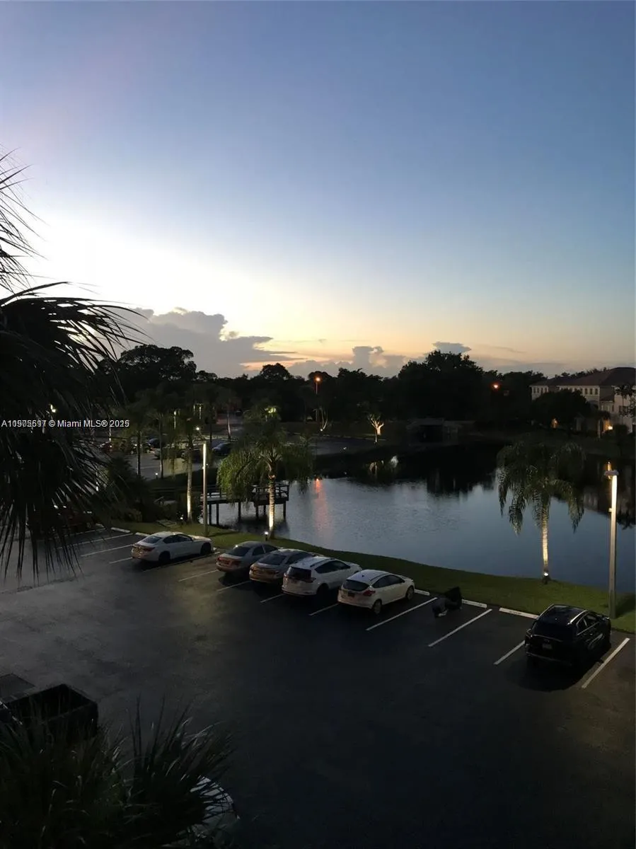 250 Jacaranda Dr, #402