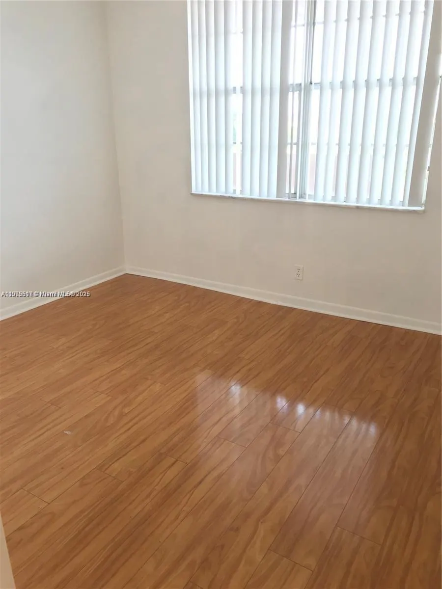 250 Jacaranda Dr, #402