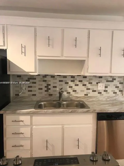 250 Jacaranda Dr, #402