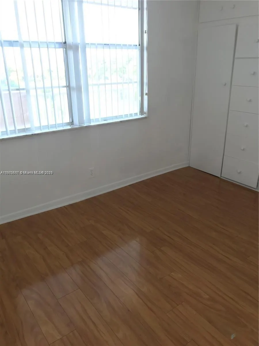 250 Jacaranda Dr, #402