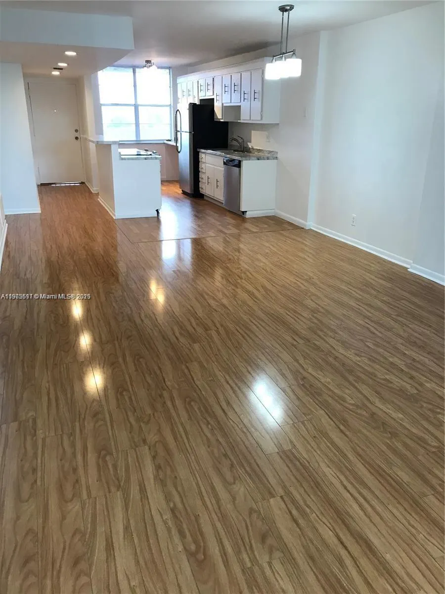 250 Jacaranda Dr, #402