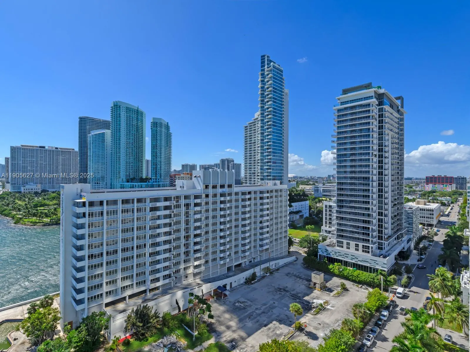 725 NE 22nd St, #16A