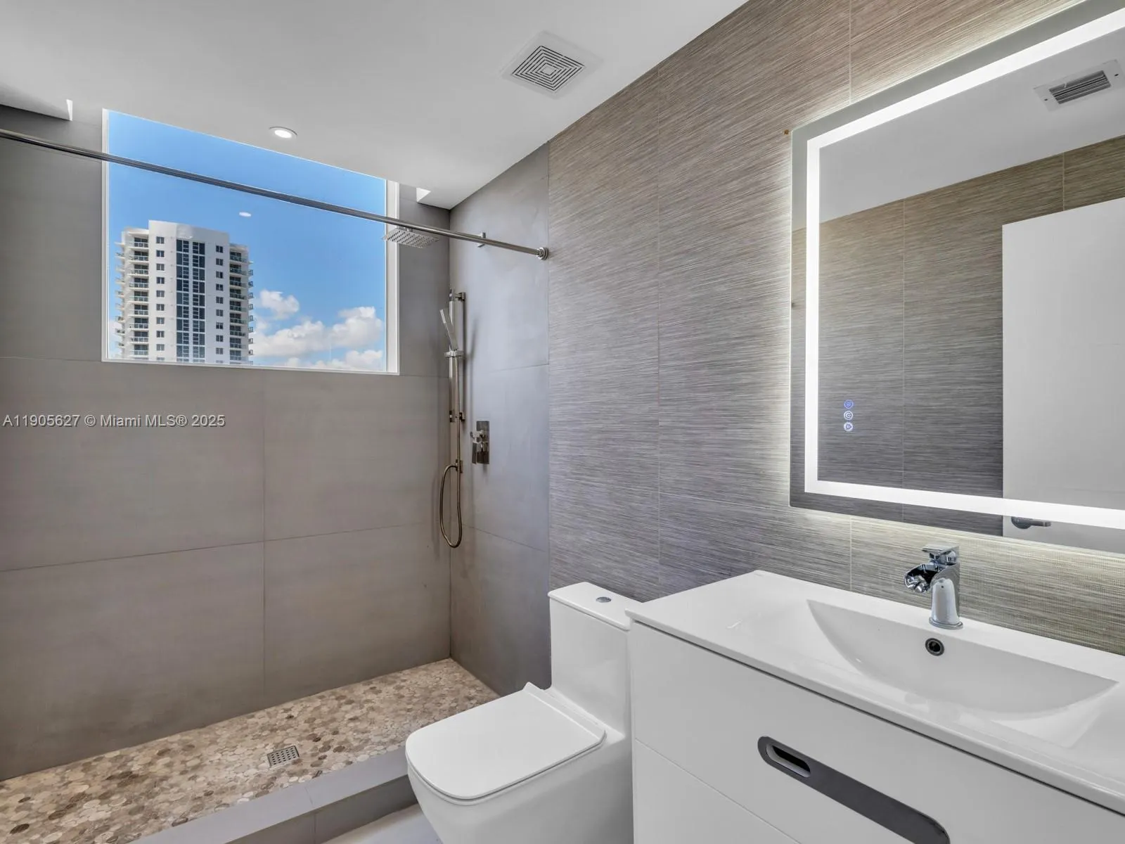 725 NE 22nd St, #16A