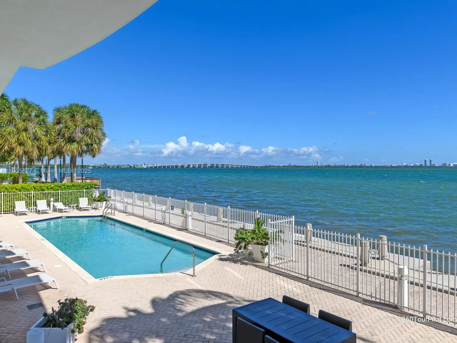 725 NE 22nd St, #16A