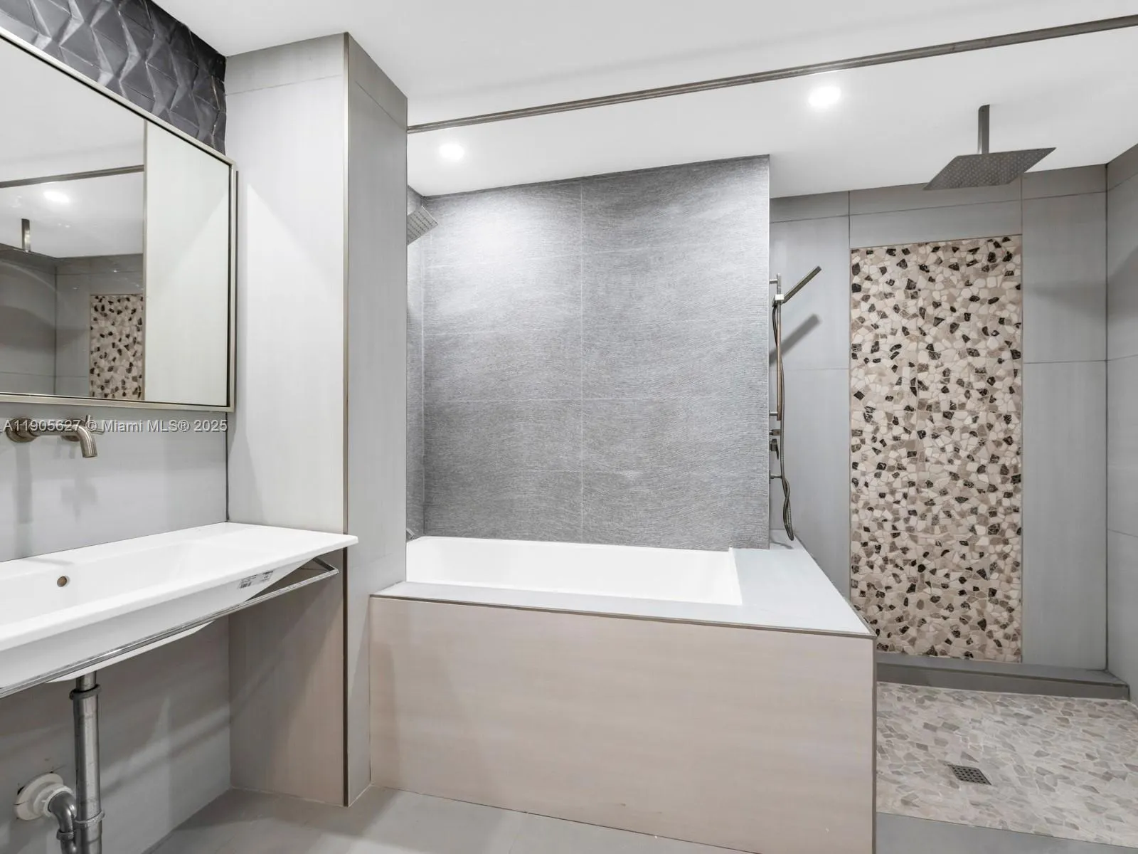 725 NE 22nd St, #16A