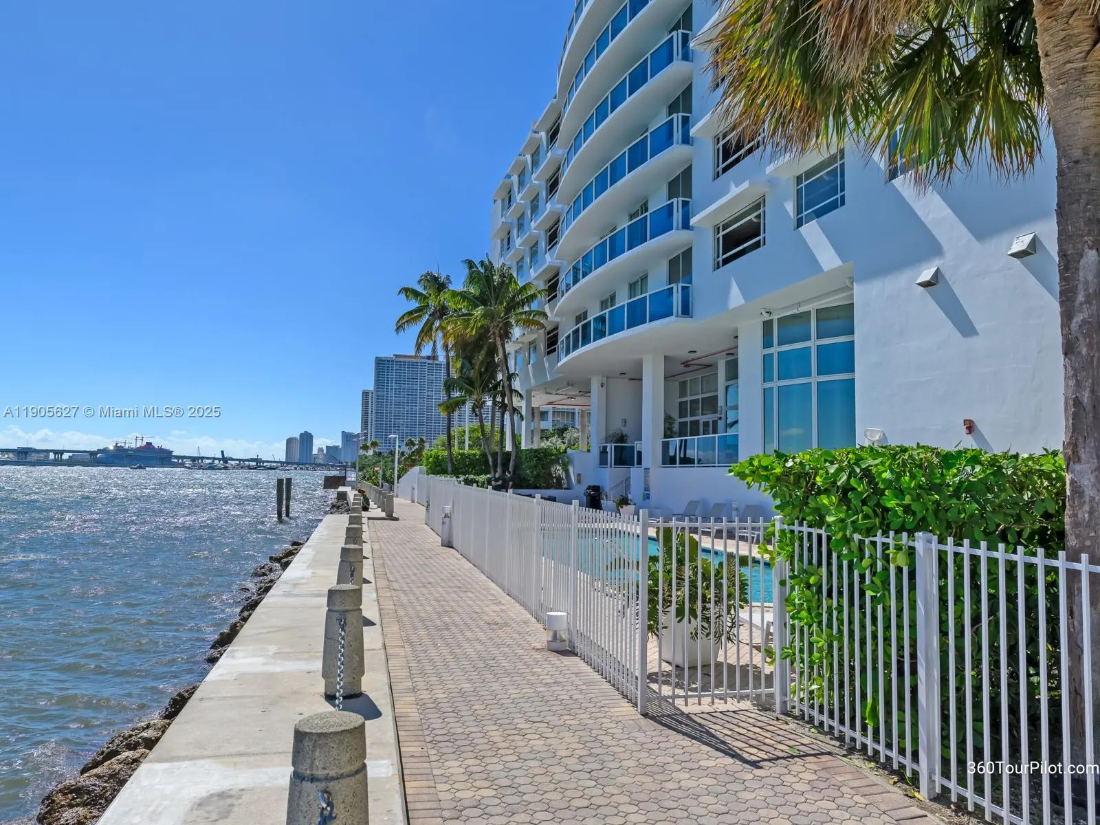 725 NE 22nd St, #16A