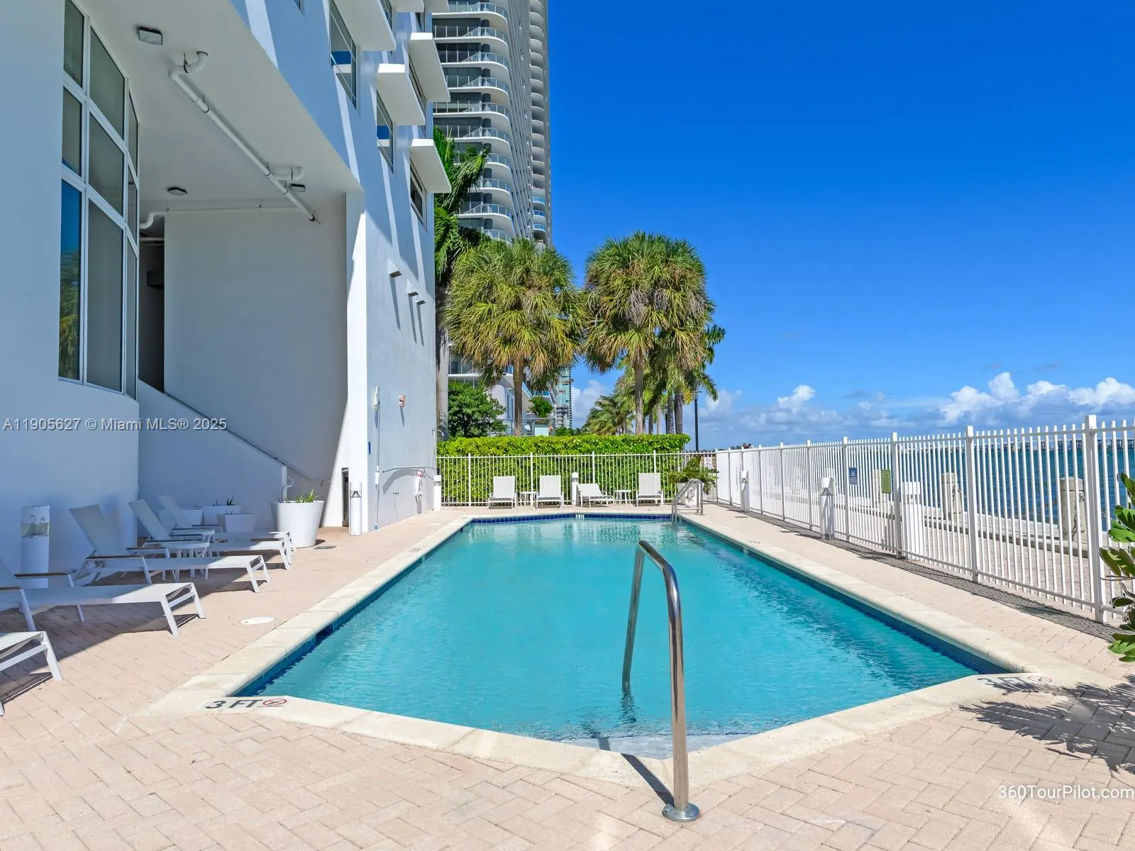 725 NE 22nd St, #16A