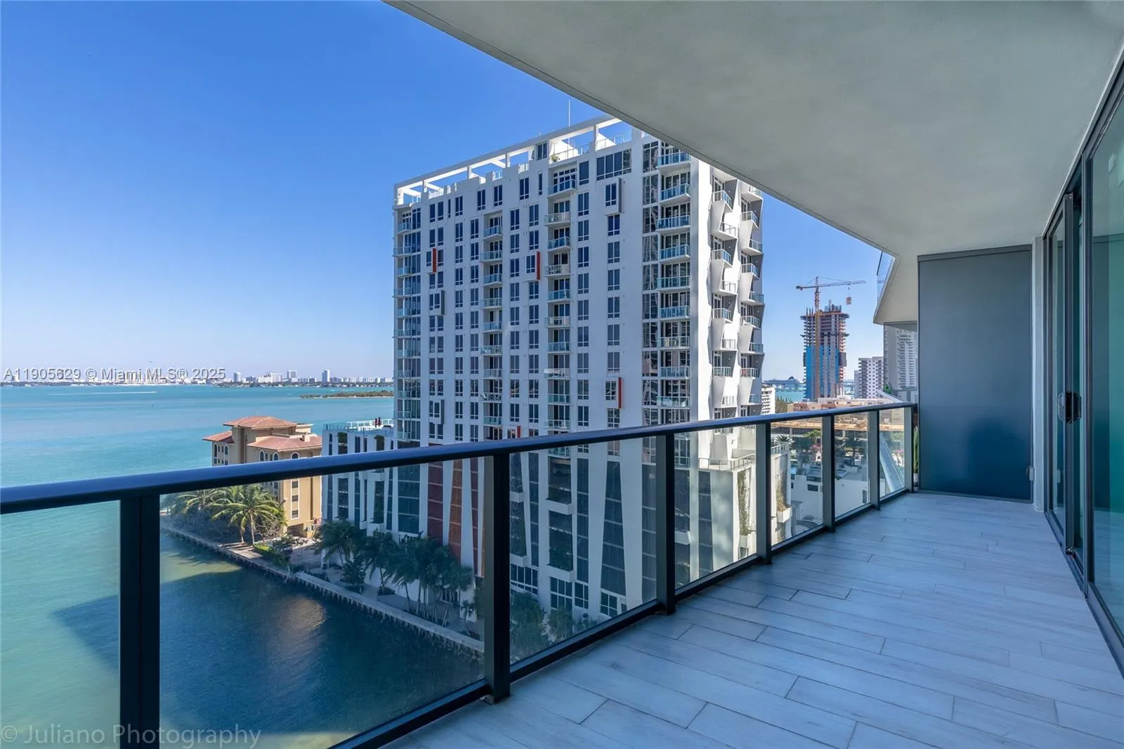 460 NE 28th St, #1905