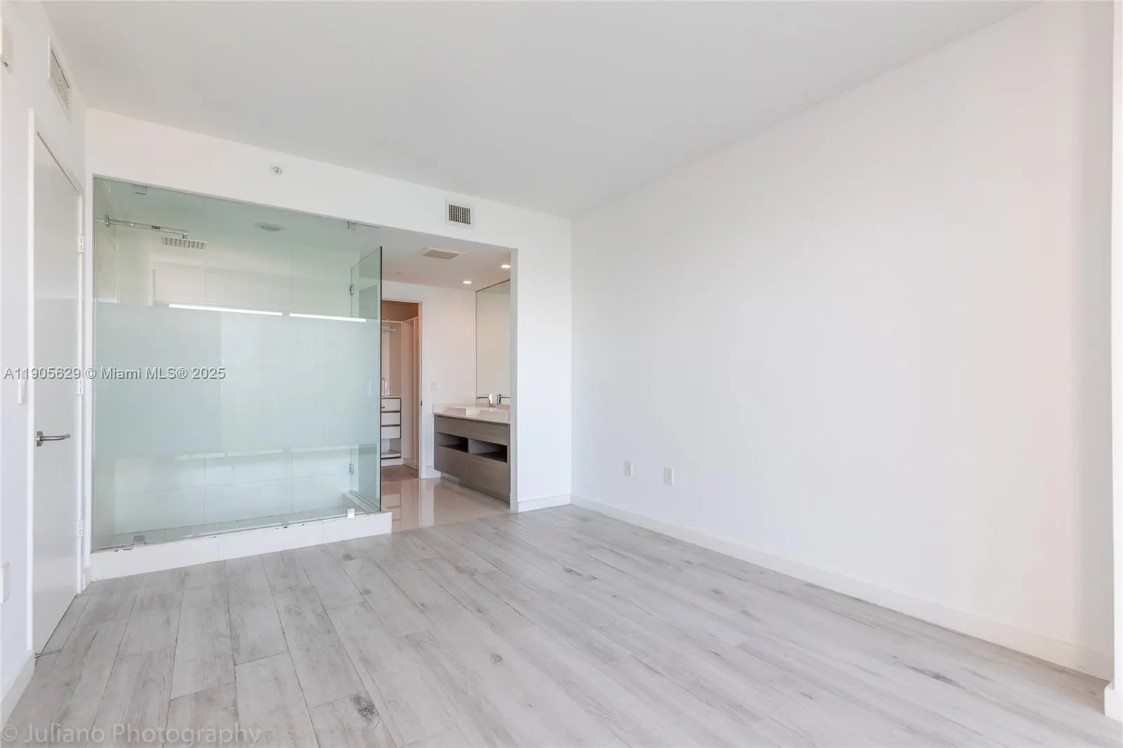 460 NE 28th St, #1905