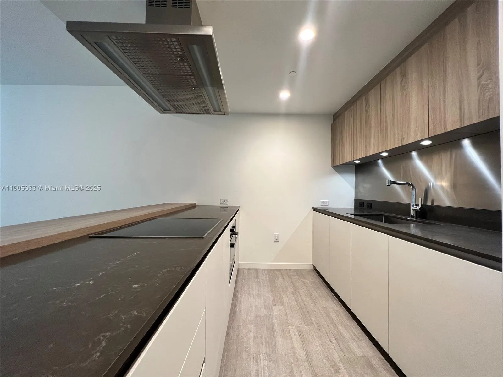 1000 Brickell Plz, #3503