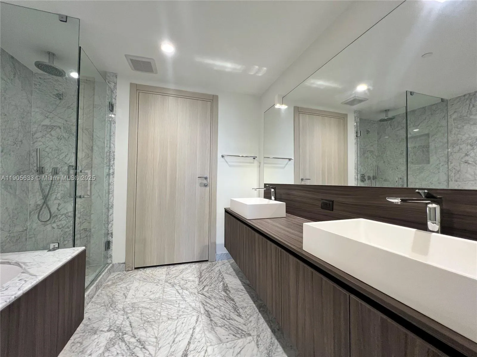 1000 Brickell Plz, #3503