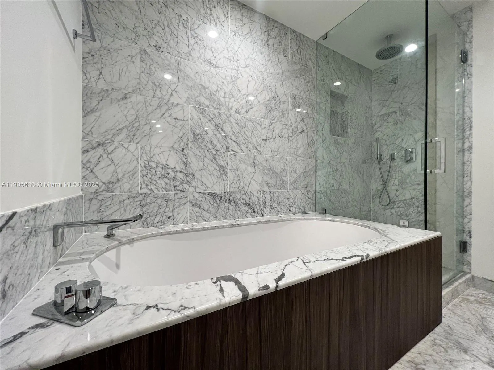 1000 Brickell Plz, #3503