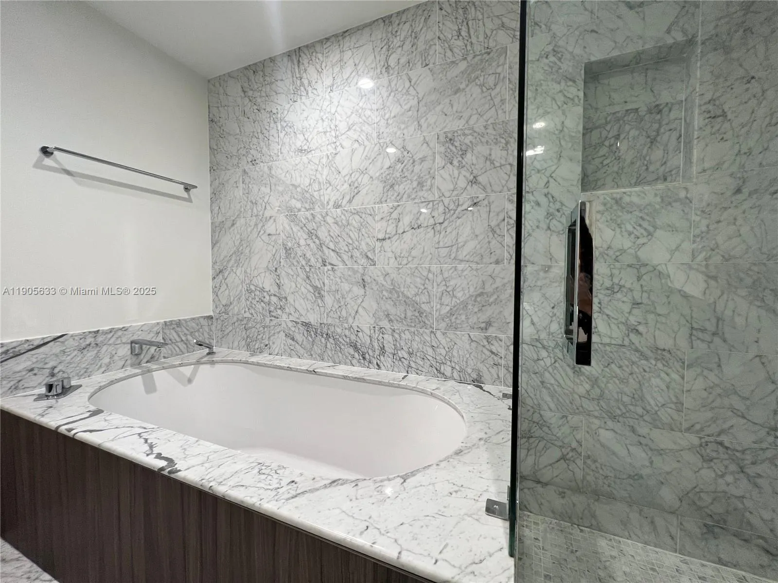 1000 Brickell Plz, #3503