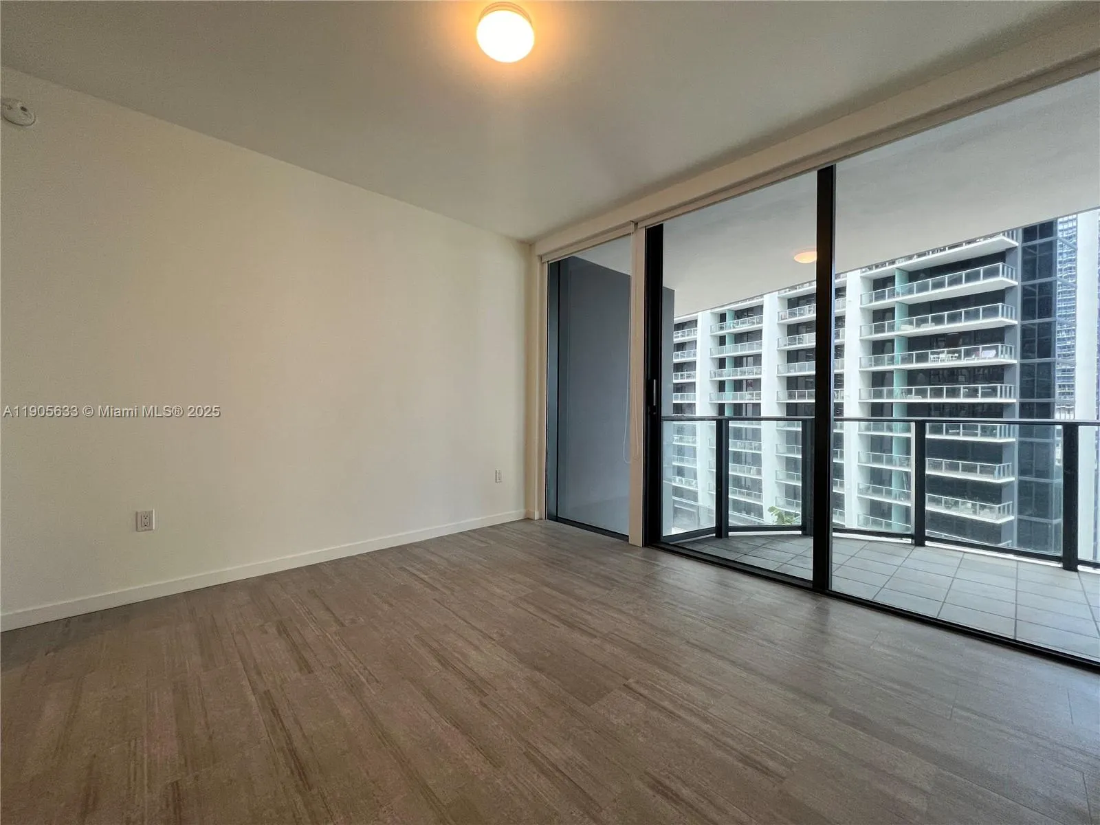 1000 Brickell Plz, #3503