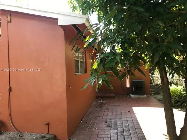 311 NE 57th St, #313