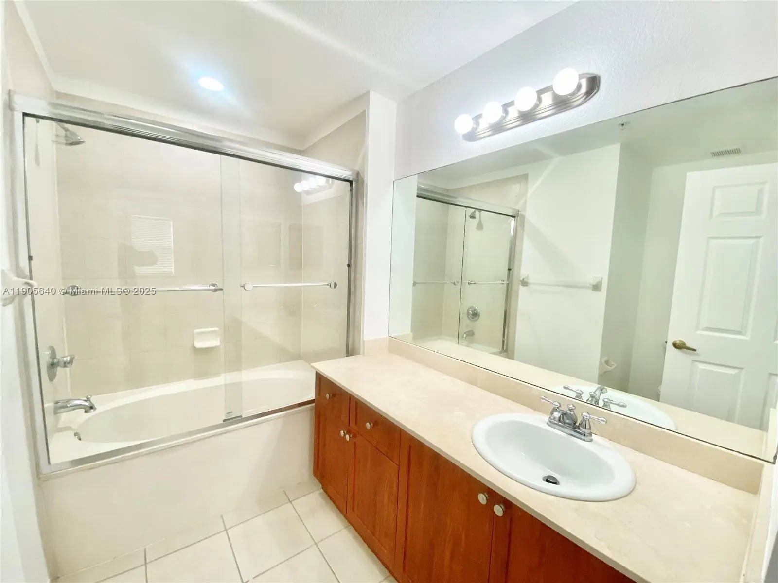 10885 NW 89th Ter, #106