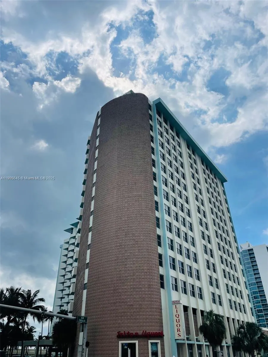 2899 Collins Ave, #648