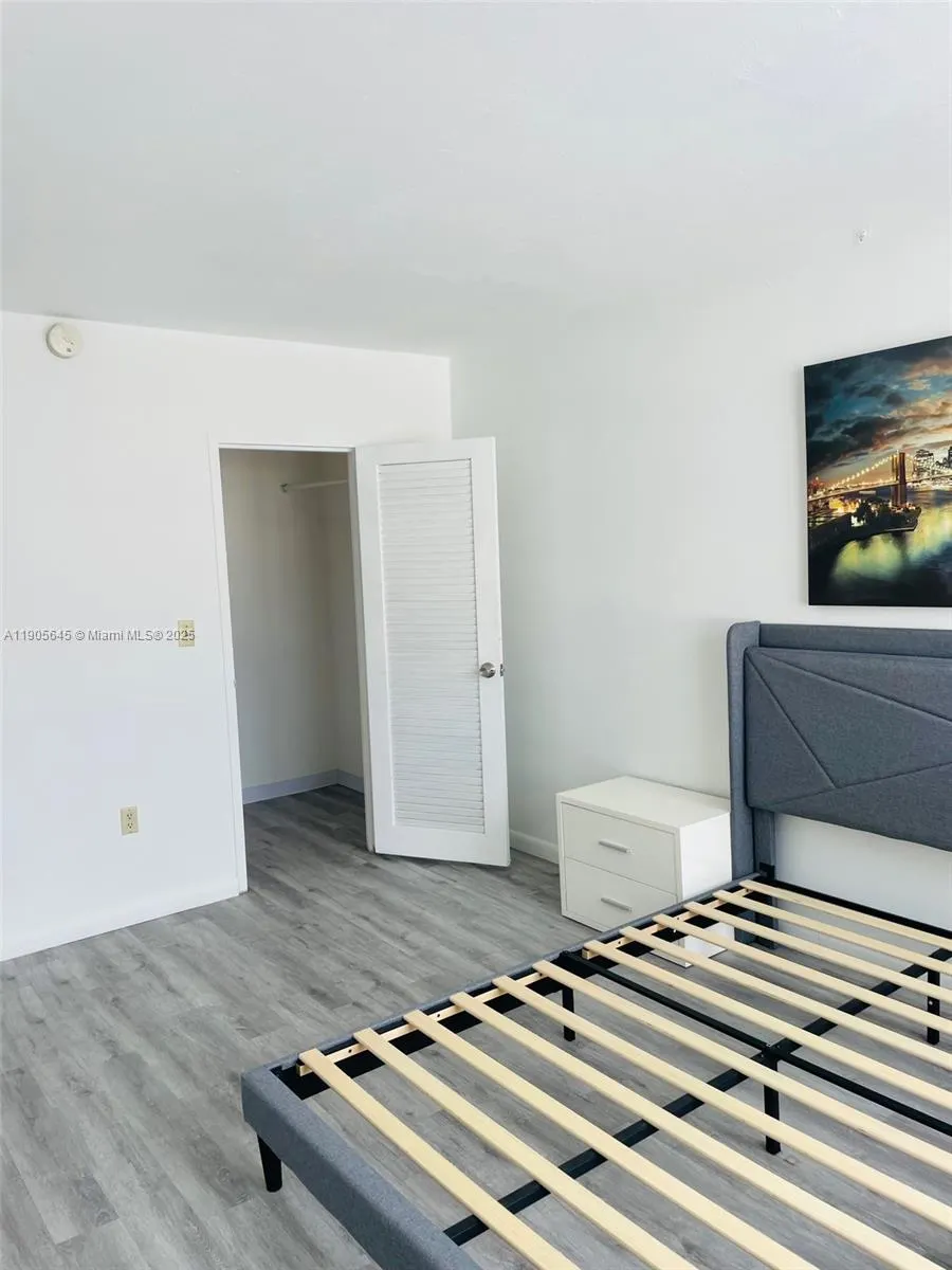 2899 Collins Ave, #648